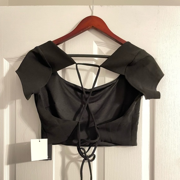 NWT Lulu’s Black Two-piece crop top and skort set - Picture 2 of 6